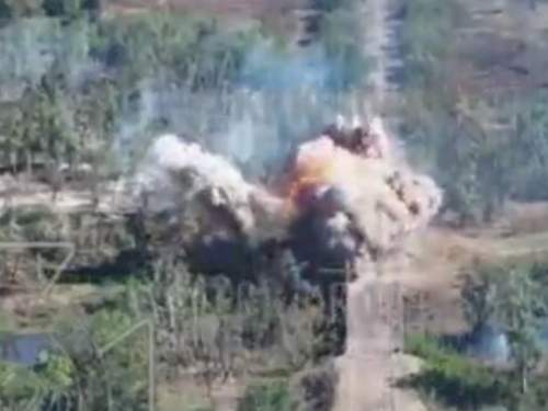 ВКС РФ загнали ВСУ в котел в Волчанке: момент удара по мосту попал на видео (ВИДЕО)