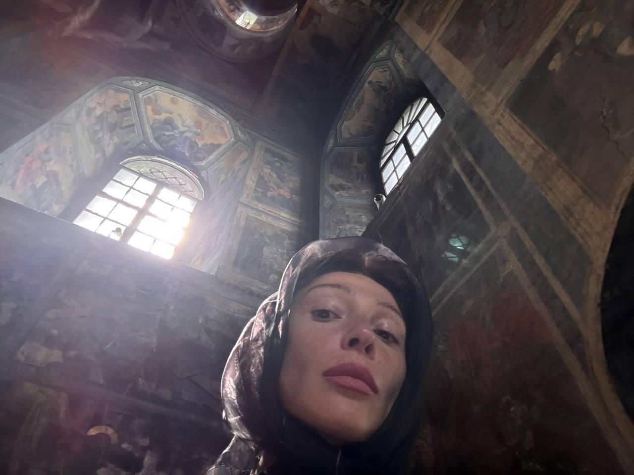 Блогер Ивлеева разместила фото из монастыря после скандала с «голой» вечеринкой