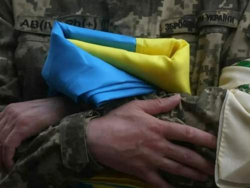 Украина обязала 17-летних подростков вернуться с Запада и встать на воинский учет (ВИДЕО)