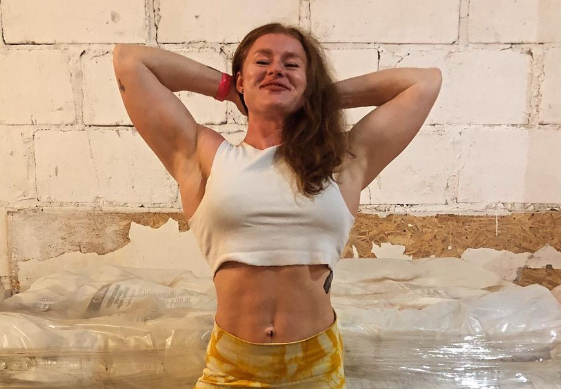 Дочь Марии Шукшиной показала фигуру в откровенном наряде