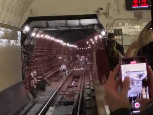 &laquo;Взрыв, пожар и задымление&raquo;: первые подробности ЧП в московском метро появились в Сети (ФОТО, ВИДЕО)