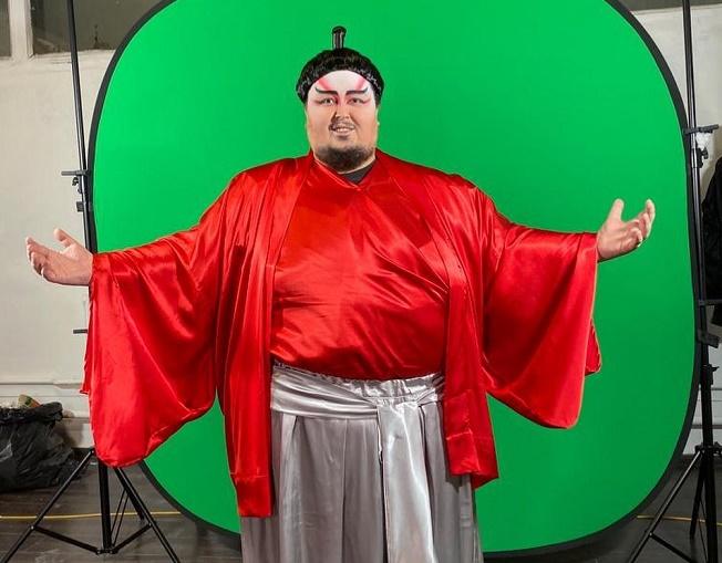 Сын Сафронова весом около 300 кг рассказал, как отец заставлял его похудеть Сын Сафронова весом около 300 кг рассказал, как отец заставлял его похудеть