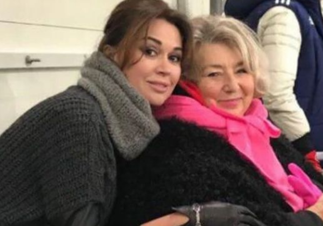 Тарасова раскритиковала работу журналистов после прощания с Анастасией Заворотнюк