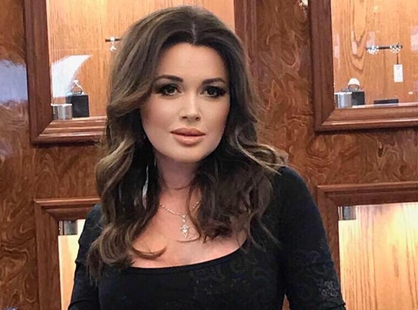 Мошенники начали выманивать деньги от имени семьи Анастасии Заворотнюк