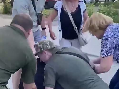 Во Франции призвали к миру на Украине после «ужасающего видео» из Днепра (ВИДЕО) Во Франции призвали к миру на Украине после «ужасающего видео» из Днепра (ВИДЕО)