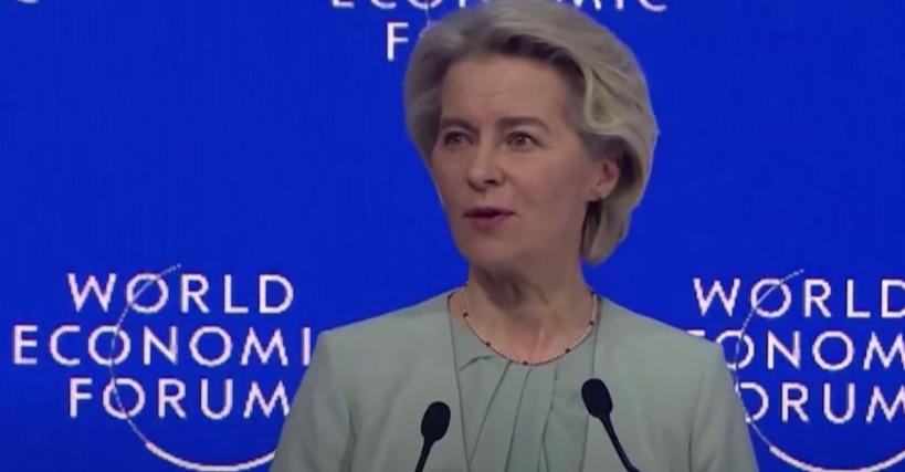 В Болгарии Урсулу фон дер Ляйен встретили символикой СВО В Болгарии Урсулу фон дер Ляйен встретили символикой СВО