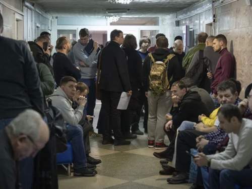 Власти не выпускают из страны украинцев с ВНЖ и паспортами других государств Власти не выпускают из страны украинцев с ВНЖ и паспортами других государств