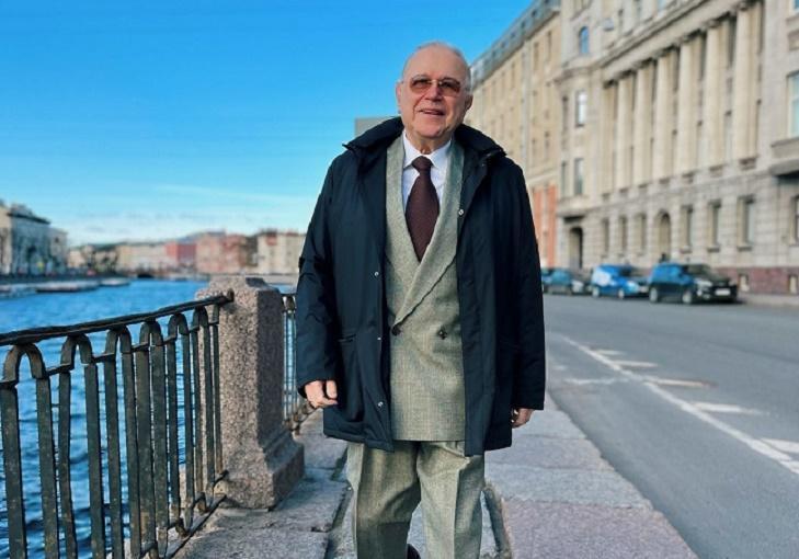 Евгений Петросян признался, что в детстве увлекался фотографией Евгений Петросян признался, что в детстве увлекался фотографией