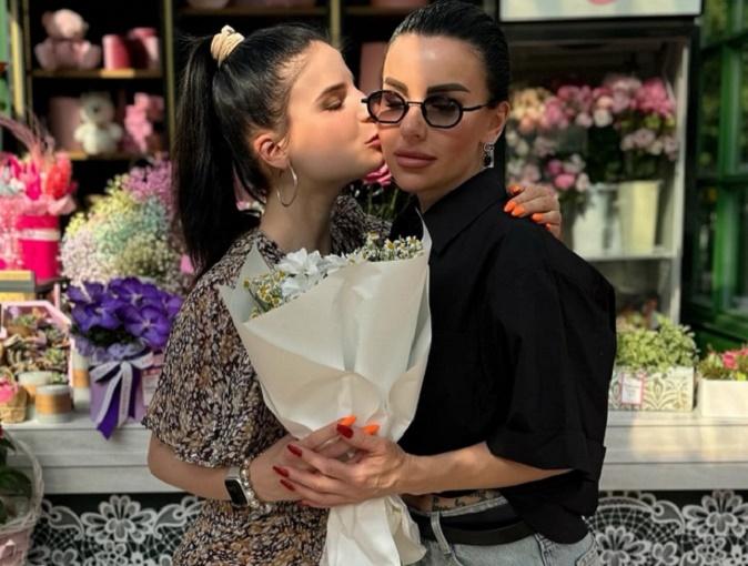 Экс-солистка «Тату» Юлия Волкова показала 19-летнюю дочь от телохранителя Экс-солистка «Тату» Юлия Волкова показала 19-летнюю дочь от телохранителя