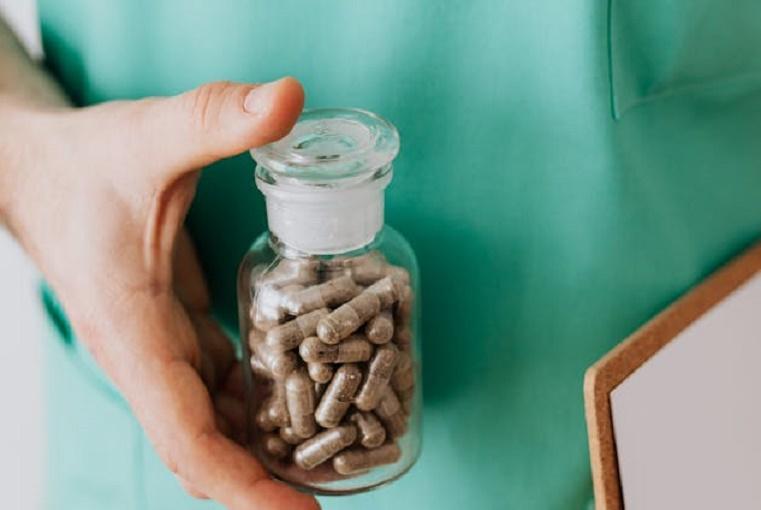 Терапевт Романенко: В жару лекарства становятся токсичными Терапевт Романенко: В жару лекарства становятся токсичными