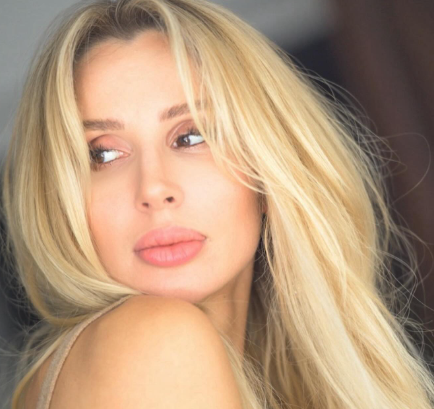 МК: Выступление Лободы в Латвии завершилось скандалом и возмущением зрителей