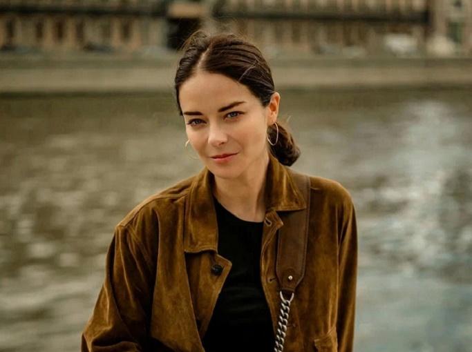 Актрисы Александрова и Медынич снялись топлес после бани