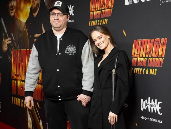 Катерина Ковальчук показала фото с Гариком Харламовым из ЗАГСа