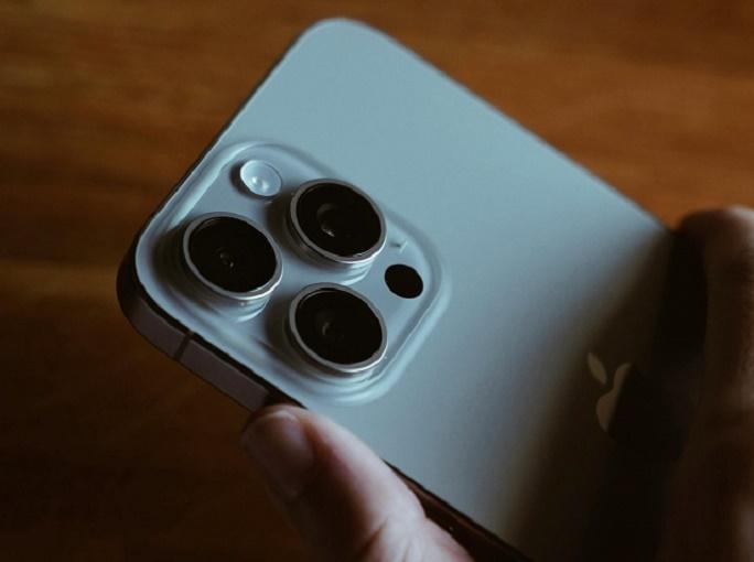 В России iPhone 15 Pro подешевел более чем на 40%