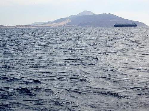 Атака БПЛА ВСУ буксира и баржи в Таганрогском заливе попала на видео (ВИДЕО)