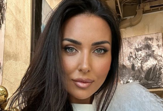 16-летняя дочь Алсу расплакалась на выпускном друзей в США