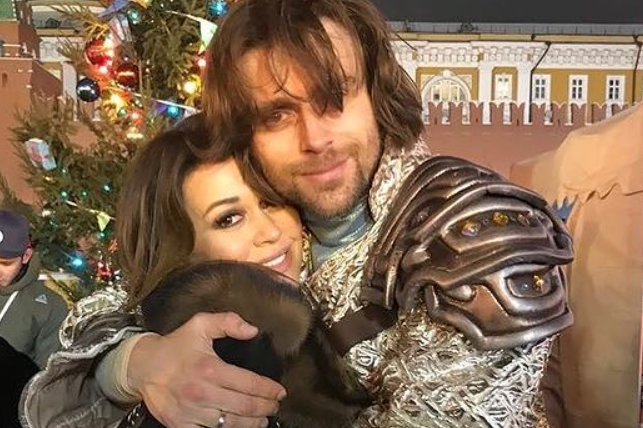 Денис Матросов восхитился поведением Чернышева во время болезни Заворотнюк Денис Матросов восхитился поведением Чернышева во время болезни Заворотнюк