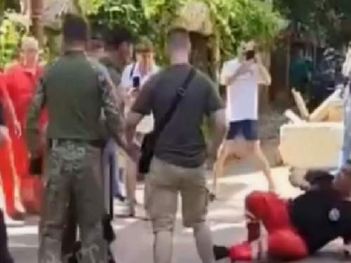 В Одессе между медиками и сотрудниками ТЦК произошла массовая драка (ВИДЕО) В Одессе между медиками и сотрудниками ТЦК произошла массовая драка (ВИДЕО)