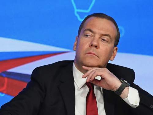 Медведев призвал превратить жизнь на Западе в «сплошной кошмар» из-за санкций Медведев призвал превратить жизнь на Западе в «сплошной кошмар» из-за санкций