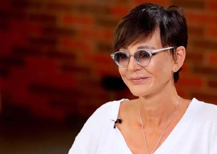 Ирина Хакамада показала, как пыталась изменить внешность под европейскую Ирина Хакамада показала, как пыталась изменить внешность под европейскую