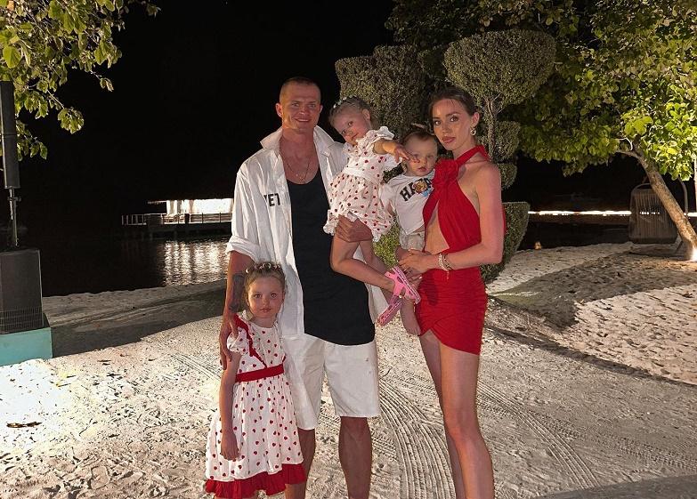 Тарасов оторопел от откровенного образа Бузовой на сцене в Уфе