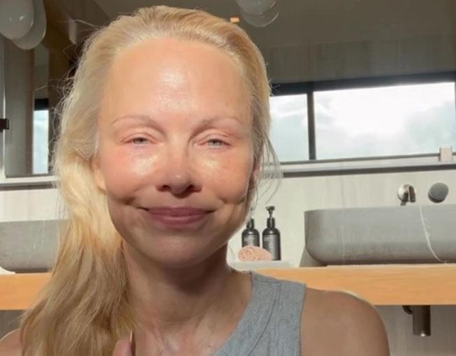 Звезда Playboy Памела Андерсон показала лицо без макияжа