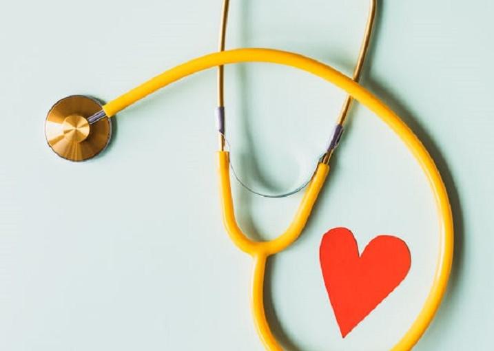 Сомнолог Мелехин объяснил, опасно ли ночное учащенное сердцебиение