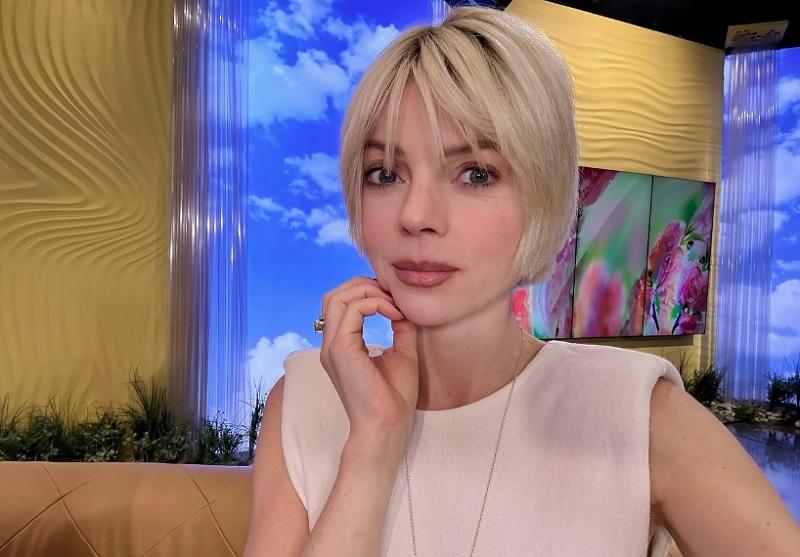 Елена Николаева показала, как кормит сына в ресторане Елена Николаева показала, как кормит сына в ресторане