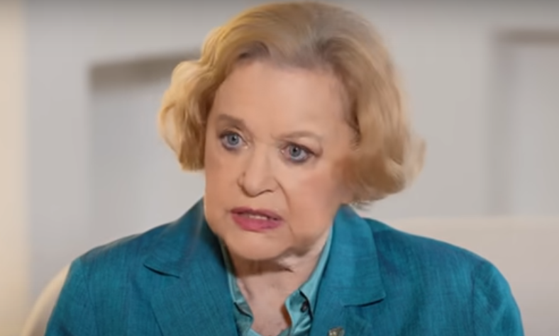 Талызина вспомнила, как Русланова ударила кулаком по лицу Ахеджакову Талызина вспомнила, как Русланова ударила кулаком по лицу Ахеджакову