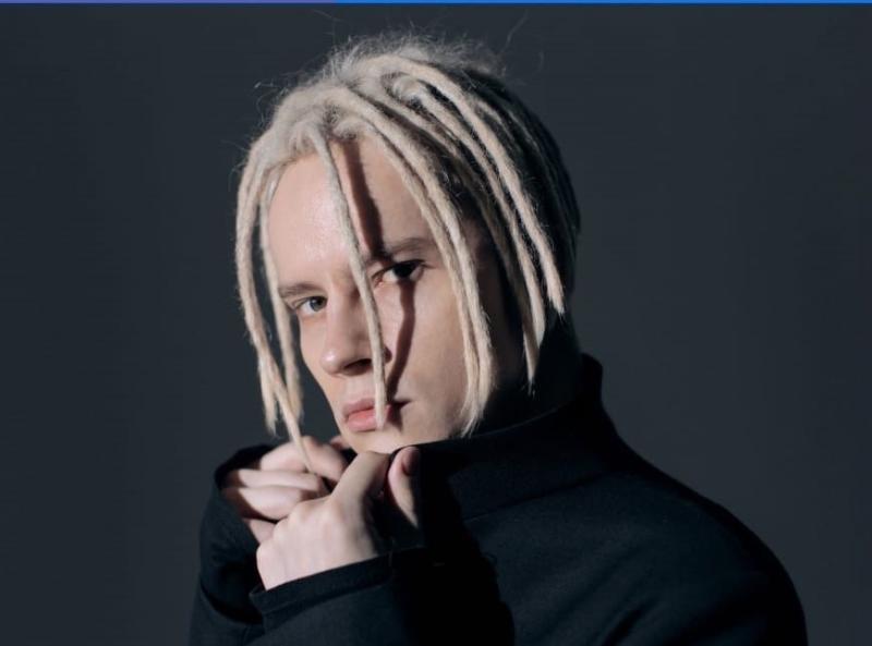 MIA BOYKA не ожидала поцелуя SHAMAN, а Чеботина назвала артиста другом MIA BOYKA не ожидала поцелуя SHAMAN, а Чеботина назвала артиста другом