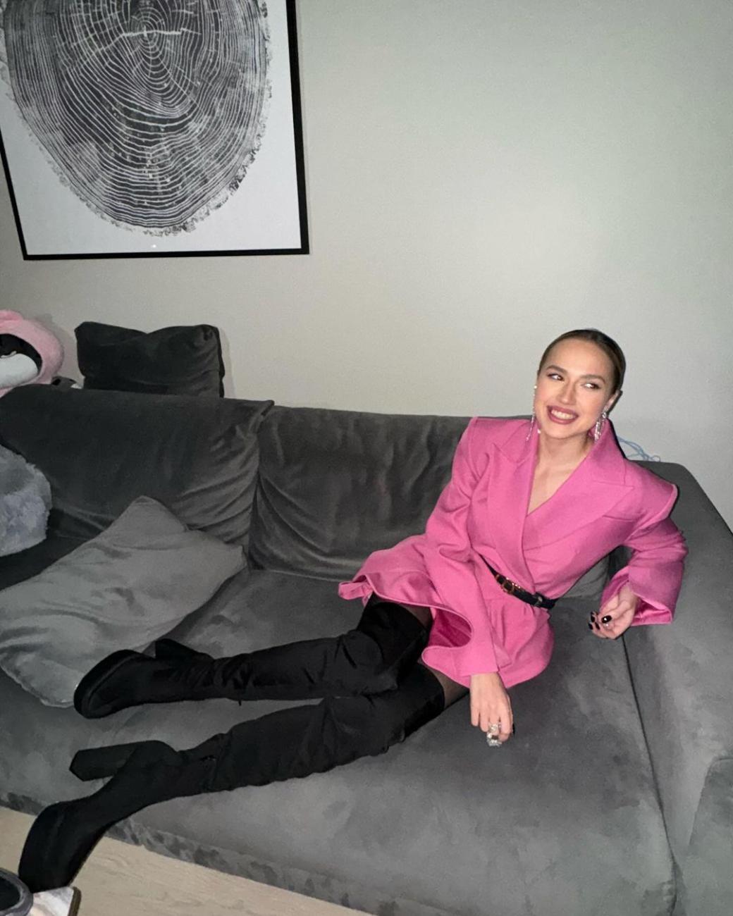 Загитова не пострадала после падения со сцены на премии Муз-ТВ