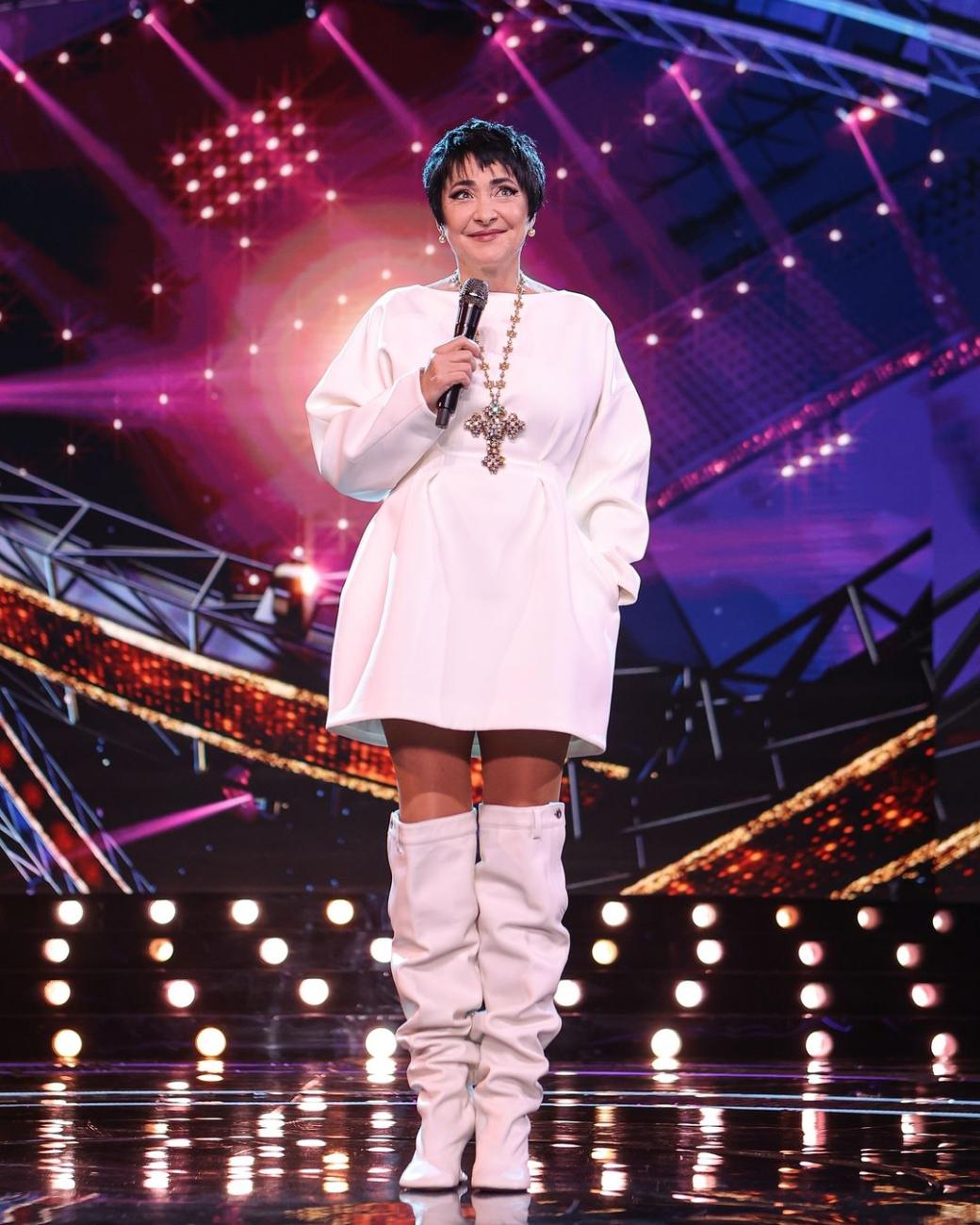 Лолита пришла на премию с изумрудным украшением за миллион долларов