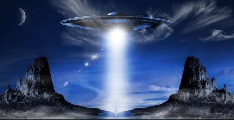 Ученые из США допустили, что НЛО могут жить среди людей или внутри Луны Ученые из США допустили, что НЛО могут жить среди людей или внутри Луны