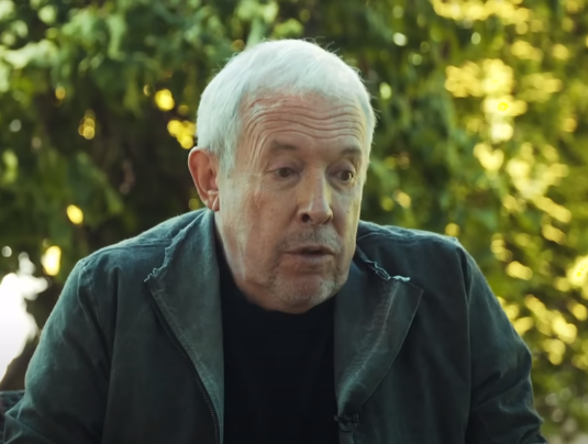 Андрей Макаревич в Австралии поссорился с сотрудниками аэропорта из-за еды