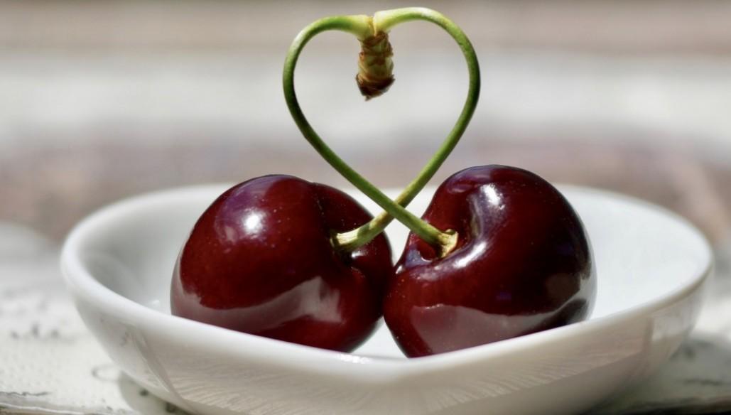 Диетолог Круглова объяснила, безопасно ли худеть с помощью черешни