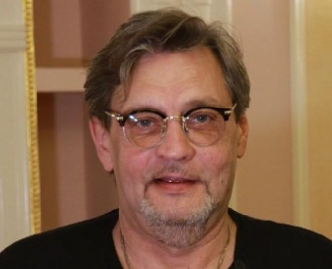 Актер Домогаров пояснил, почему скрывает размер своей пенсии Актер Домогаров пояснил, почему скрывает размер своей пенсии