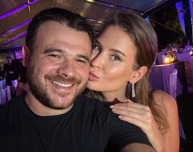 Жена Эмина Агаларова решила продать предметы гардероба на миллионы рублей Жена Эмина Агаларова решила продать предметы гардероба на миллионы рублей