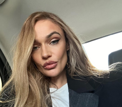 Водонаева в зеленом бикини открыла дачный сезон Водонаева в зеленом бикини открыла дачный сезон