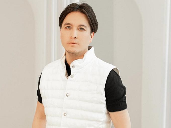 Хайдаров устроился к Рыбакину, который спасал Успенскую после неудачной пластики Хайдаров устроился к Рыбакину, который спасал Успенскую после неудачной пластики