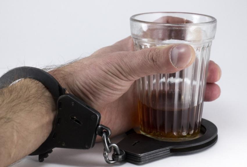 Кутушов предупредил о рисках рака и депрессии из-за употребления алкоголя