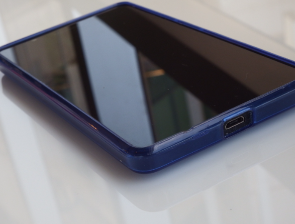 Эксперт Николаев посоветовал использовать спирт для чистки разъема для зарядки