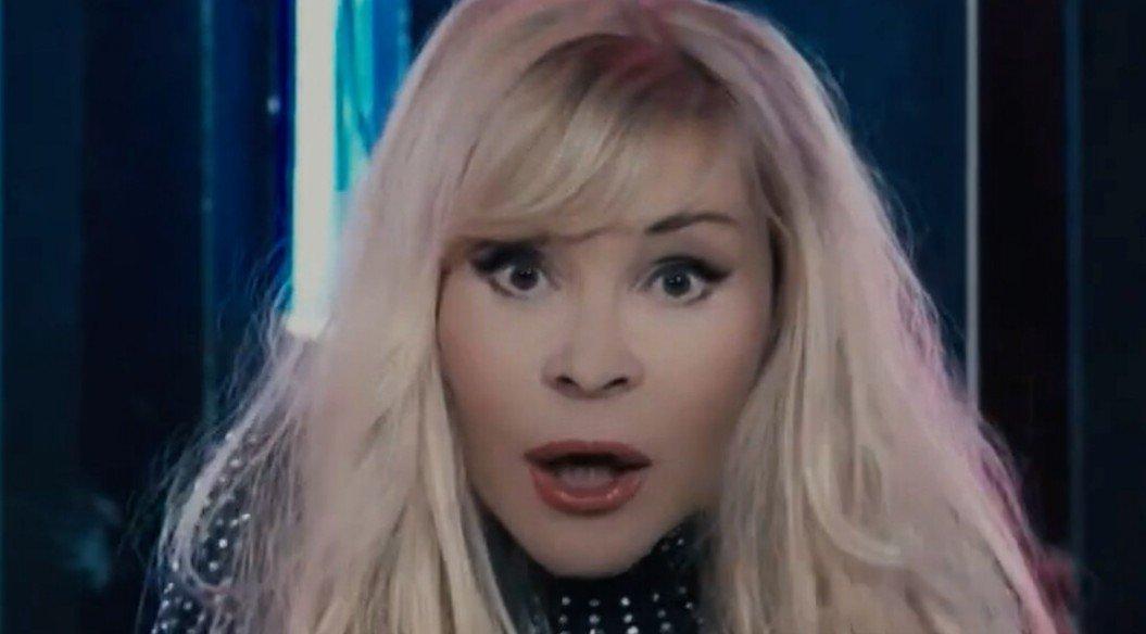 Звезда шансона Тишинская похвасталась люстрами в квартире за 4 миллиона рублей