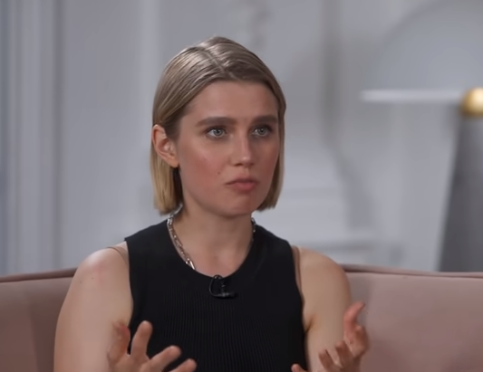 Дарья Мельникова призналась, что вышла замуж за Романа Набатова из-за дачи