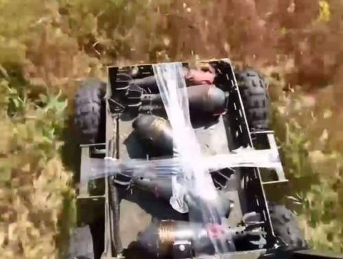 «Не всегда эффективно, но очень смешно!»: бойцы ВС РФ в зоне СВО применяют радиоуправляемые машинки (ВИДЕО)