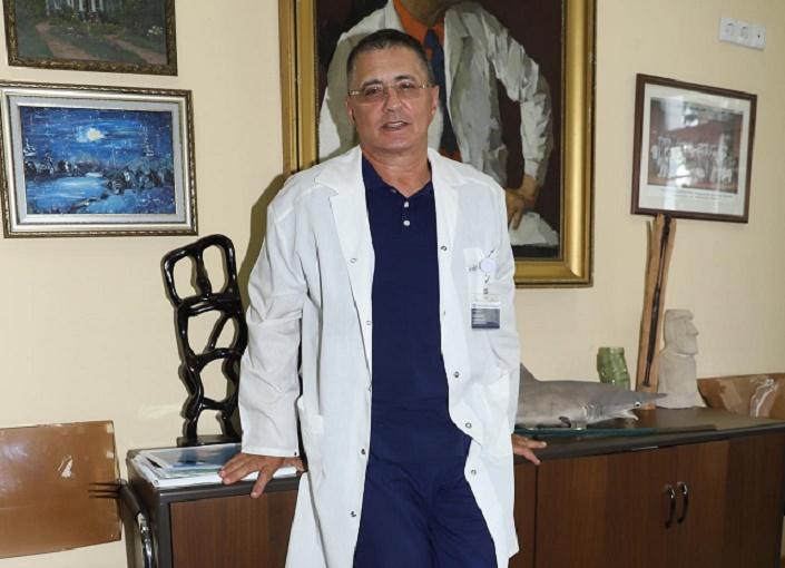 Доктор Мясников посоветовал делать растяжку при ночных судорогах ног