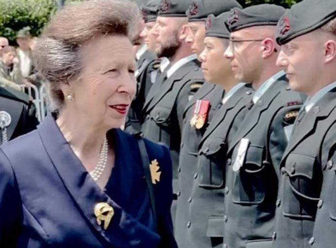 Британская принцесса Анна попала в клинику после падения с лошади