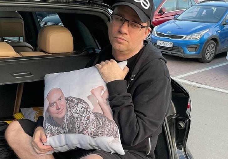 Актёр Бурунов признался, что из-за съёмок на него обижается семья