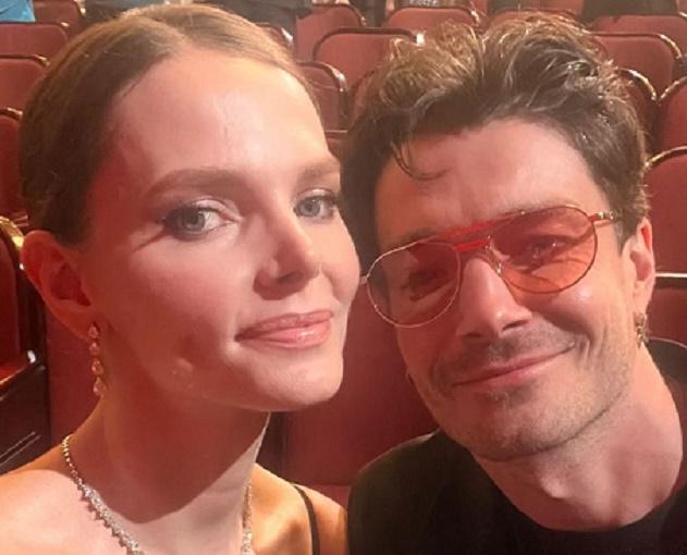 Елизавета Боярская поцеловалась с Максимом Матвеевым на «Золотой маске» Елизавета Боярская поцеловалась с Максимом Матвеевым на «Золотой маске»