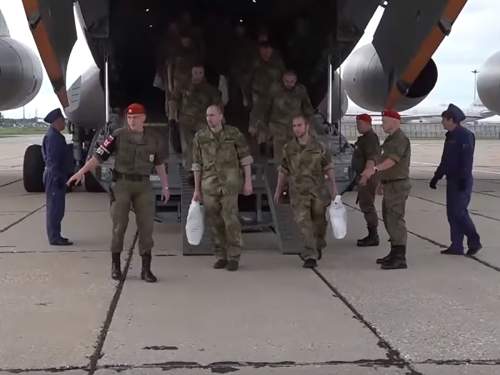 В Москву вернулся Ил  76 с освобожденными пленными бойцами ВС РФ (ВИДЕО)