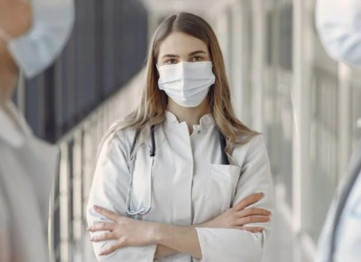 Врач Малхасян назвал примесь крови в моче симптомом рака мочевого пузыря